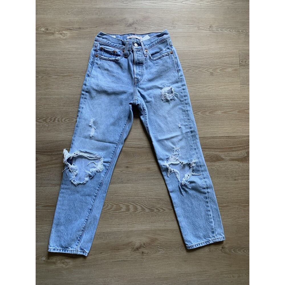 Levis Jeans Womens 24 Distressed Straight Premium Wedgie Button Fly Light Wash